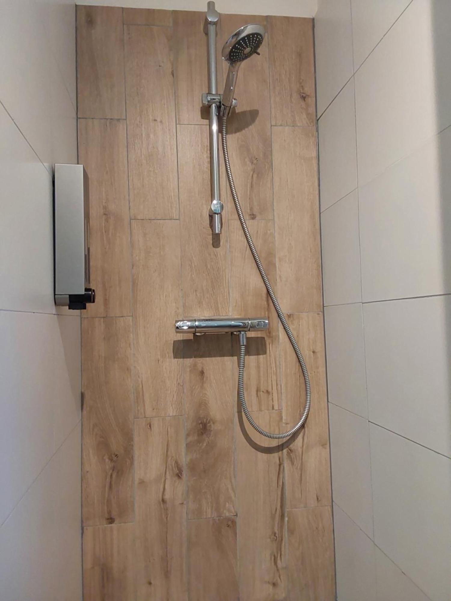 Rumah Senang Wellness Met Hottub En Tuin Ewijk Exterior foto
